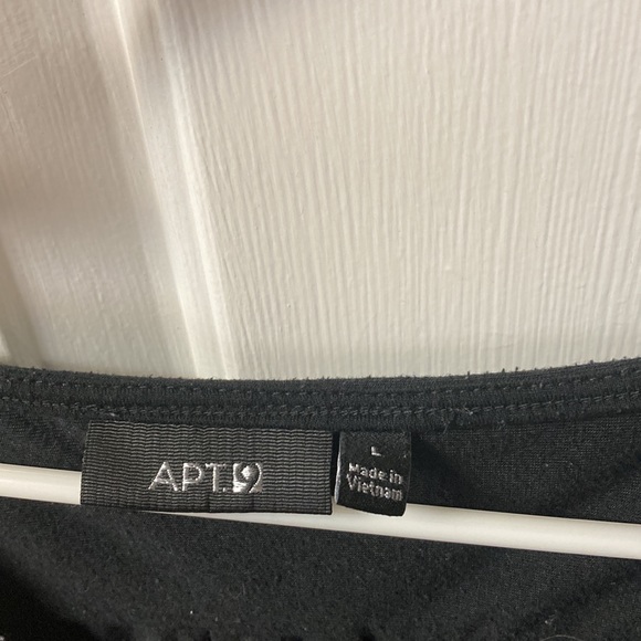 3/$20 bundle and save… 
Cute top - Picture 4 of 5